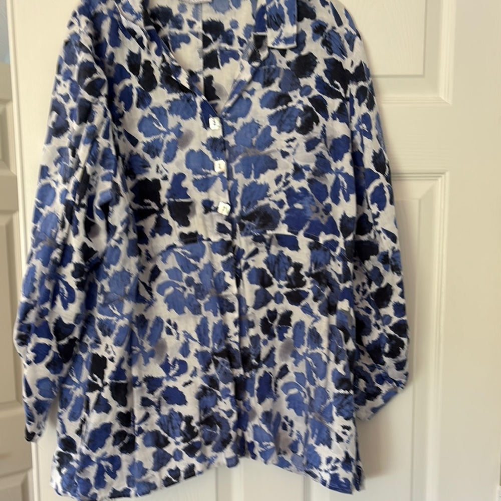 Habitat Blue and Black Floral Women's Top. Size L
